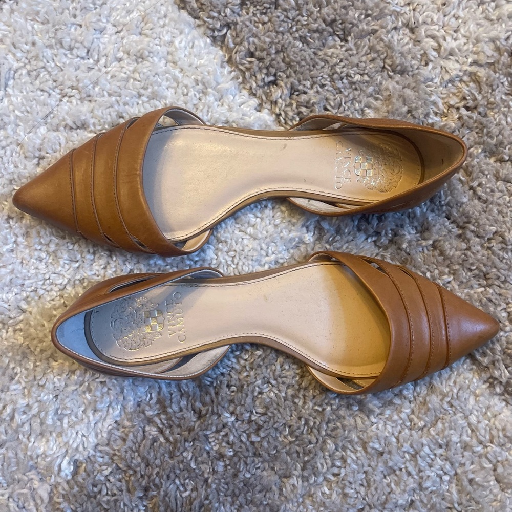 Vince Camuto Halette Pointed-Toe Cutout Flats. Sz 8.5